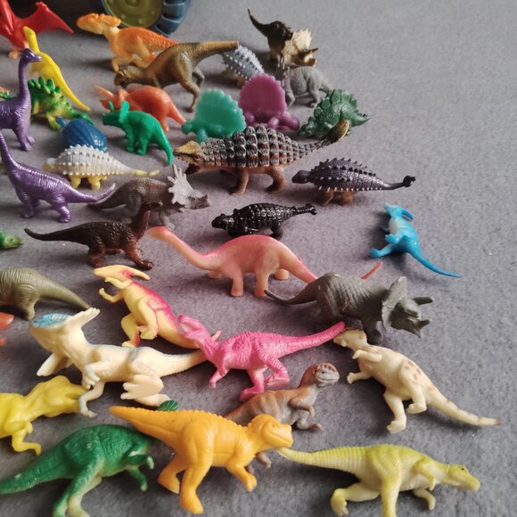 HUGE MIXED LOT 91 ASSORTED DINOSAURS PLASTIC MINI FIGURES & TRANSPORT TRUCK SET - Picture 2 of 7